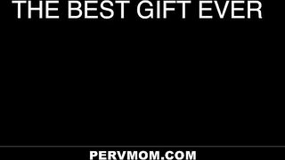Hot Stepmom Carmela Clutch Gets Special Gift From Her Stepson And Lets Him Screw Her - PervMom