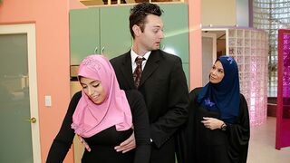 Curious Muslim With Gigantic Tits Ella Knox Bangs Her Step Mother's Boyfriend - Hijab Hookup